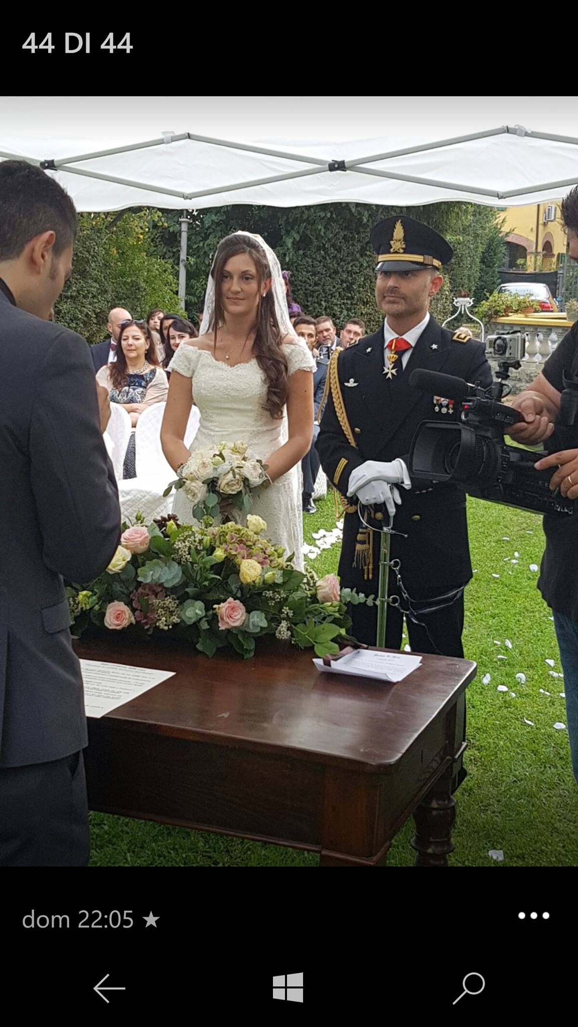 Matrimonio emozionante  in alta uniforme..